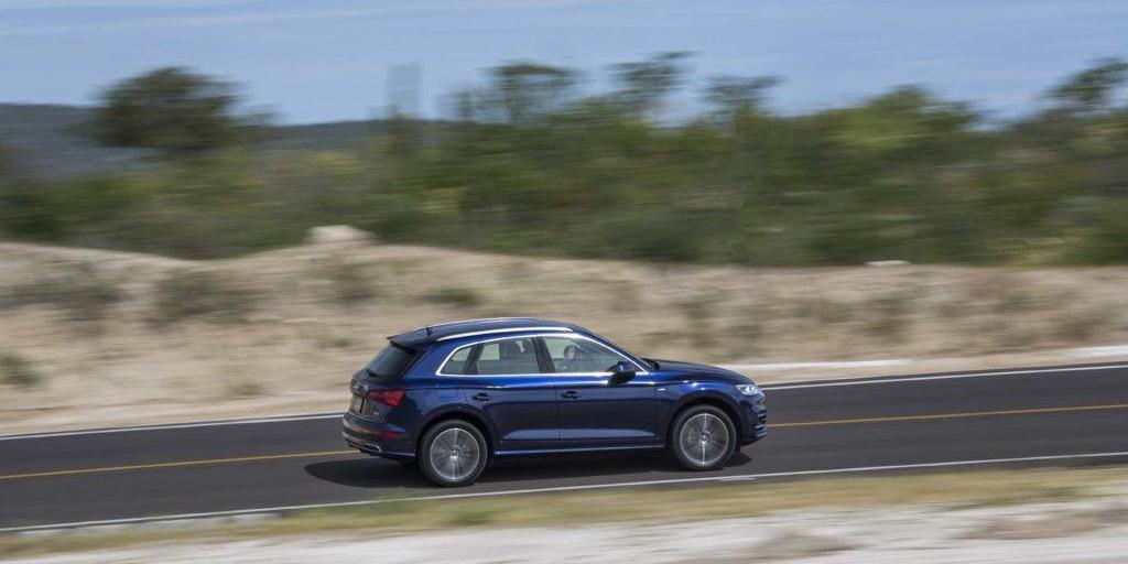 2018-audi-q5-20-tfsi-euro-spec-rear-side-in-motion