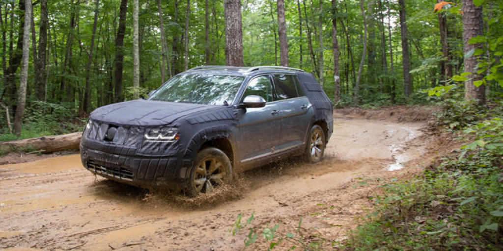 volkswagen-midsize-suv-prototype-front-three-quarter-in-motion-23